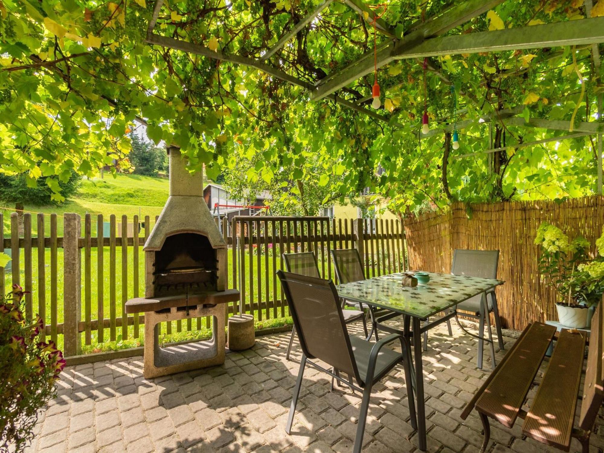 Modern Apartment In Sebnitz With A Terrace In Sebnitz Bagian luar foto