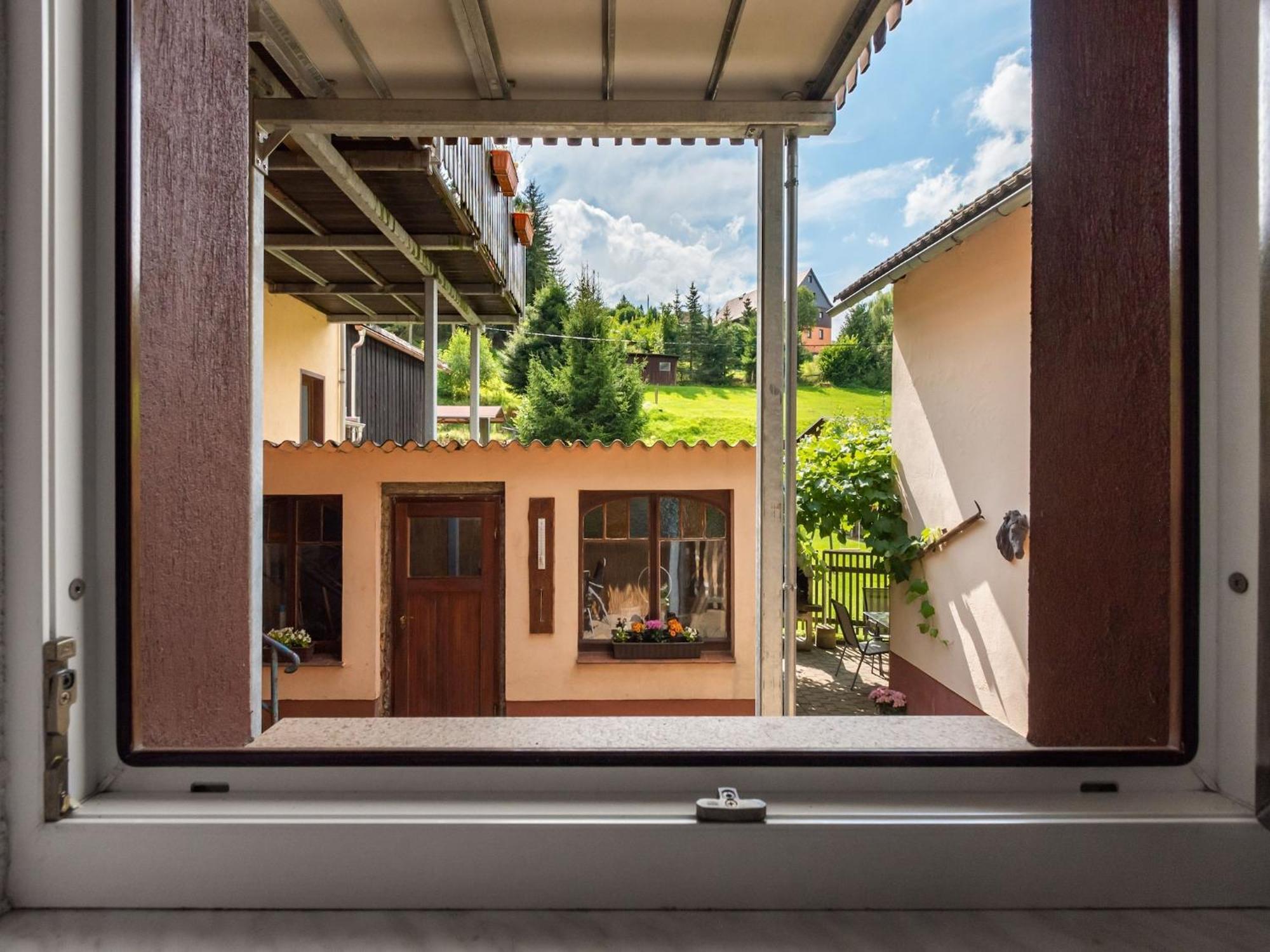 Modern Apartment In Sebnitz With A Terrace In Sebnitz Bagian luar foto