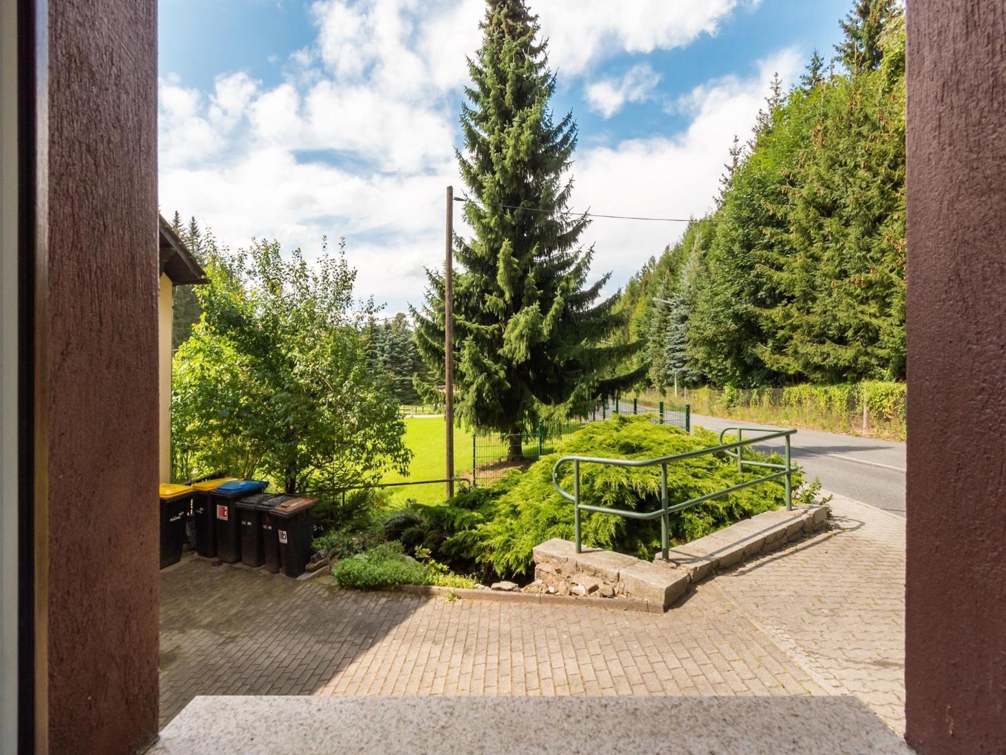 Modern Apartment In Sebnitz With A Terrace In Sebnitz Bagian luar foto