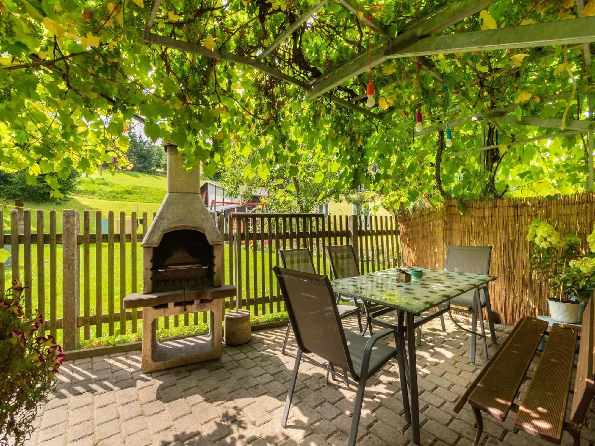 Modern Apartment In Sebnitz With A Terrace In Sebnitz Bagian luar foto